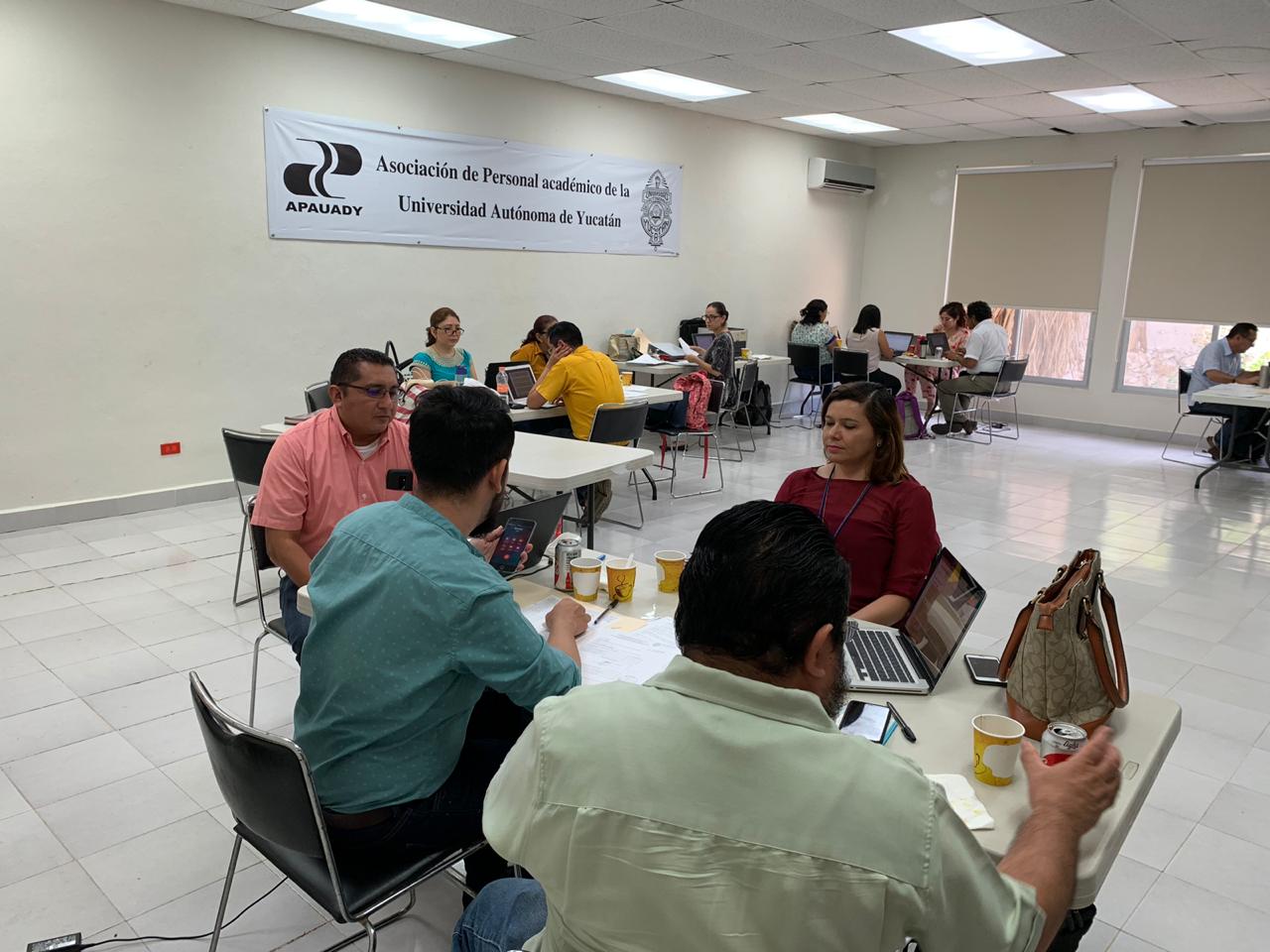 Featured image for “Reunión de trabajo en el SUM de la APAUADY de personal de la Coordinación General del Sistema de Licenciatura”